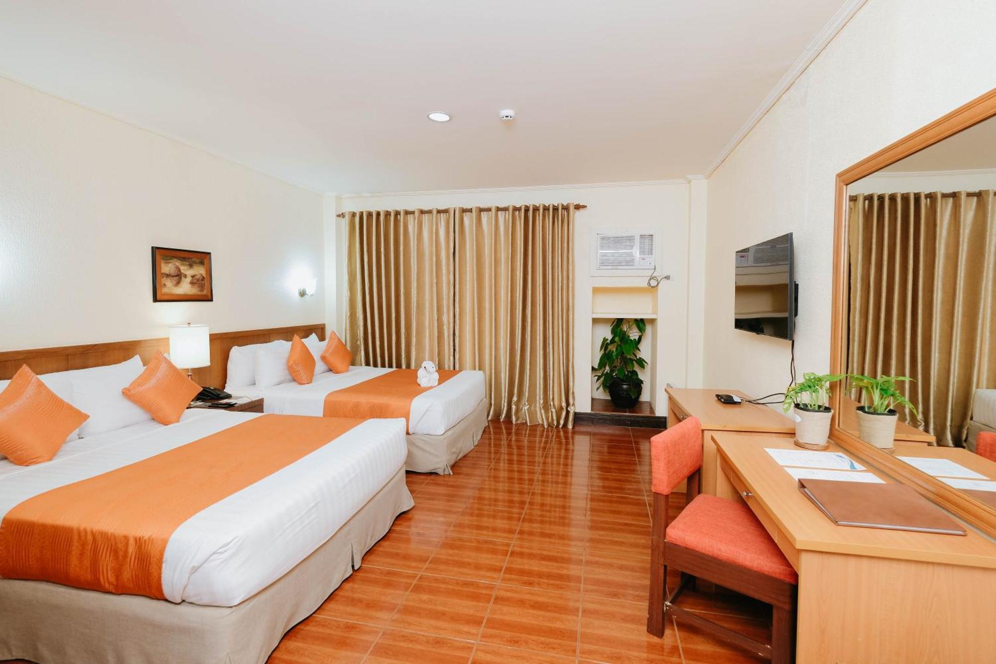 เดอะ สวีทส์ แอท เมาท์ มาลารายัต Hotel Lipa City ภายนอก รูปภาพ