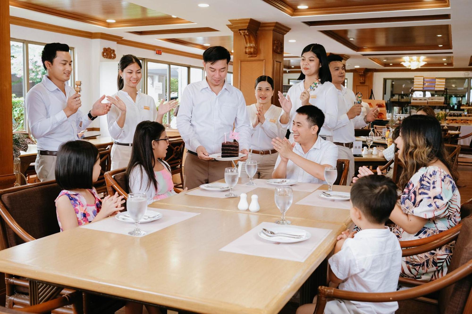 เดอะ สวีทส์ แอท เมาท์ มาลารายัต Hotel Lipa City ภายนอก รูปภาพ