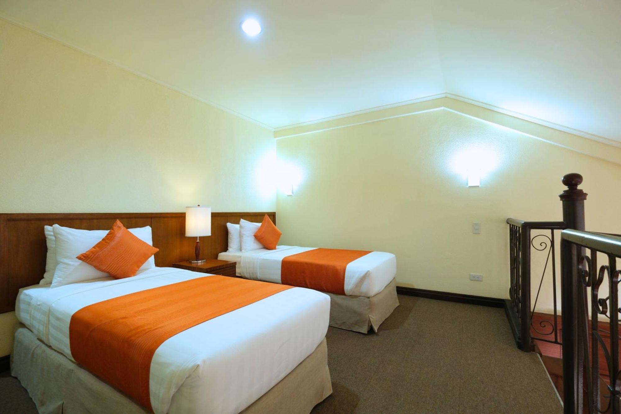 เดอะ สวีทส์ แอท เมาท์ มาลารายัต Hotel Lipa City ภายนอก รูปภาพ