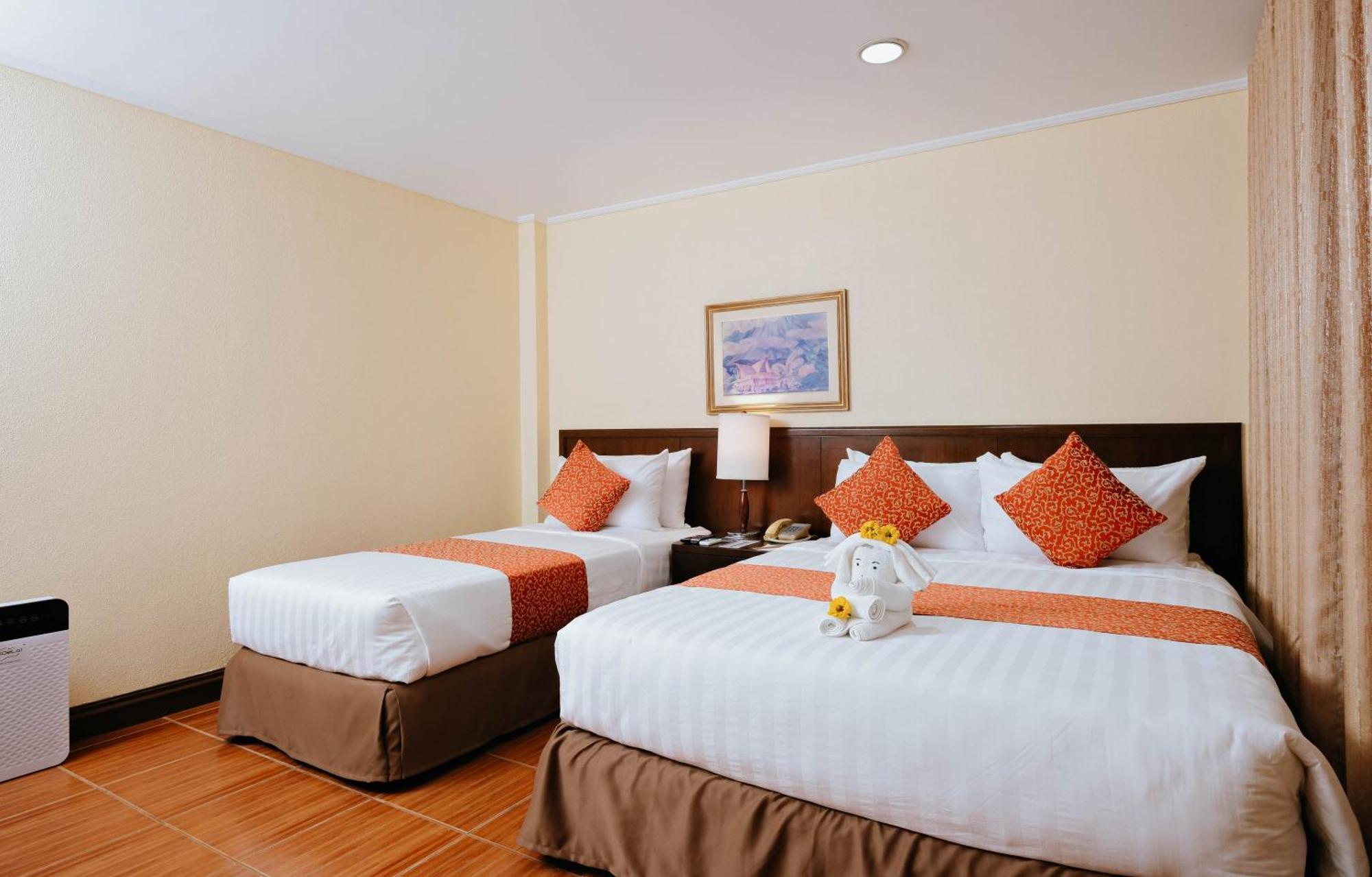 เดอะ สวีทส์ แอท เมาท์ มาลารายัต Hotel Lipa City ภายนอก รูปภาพ